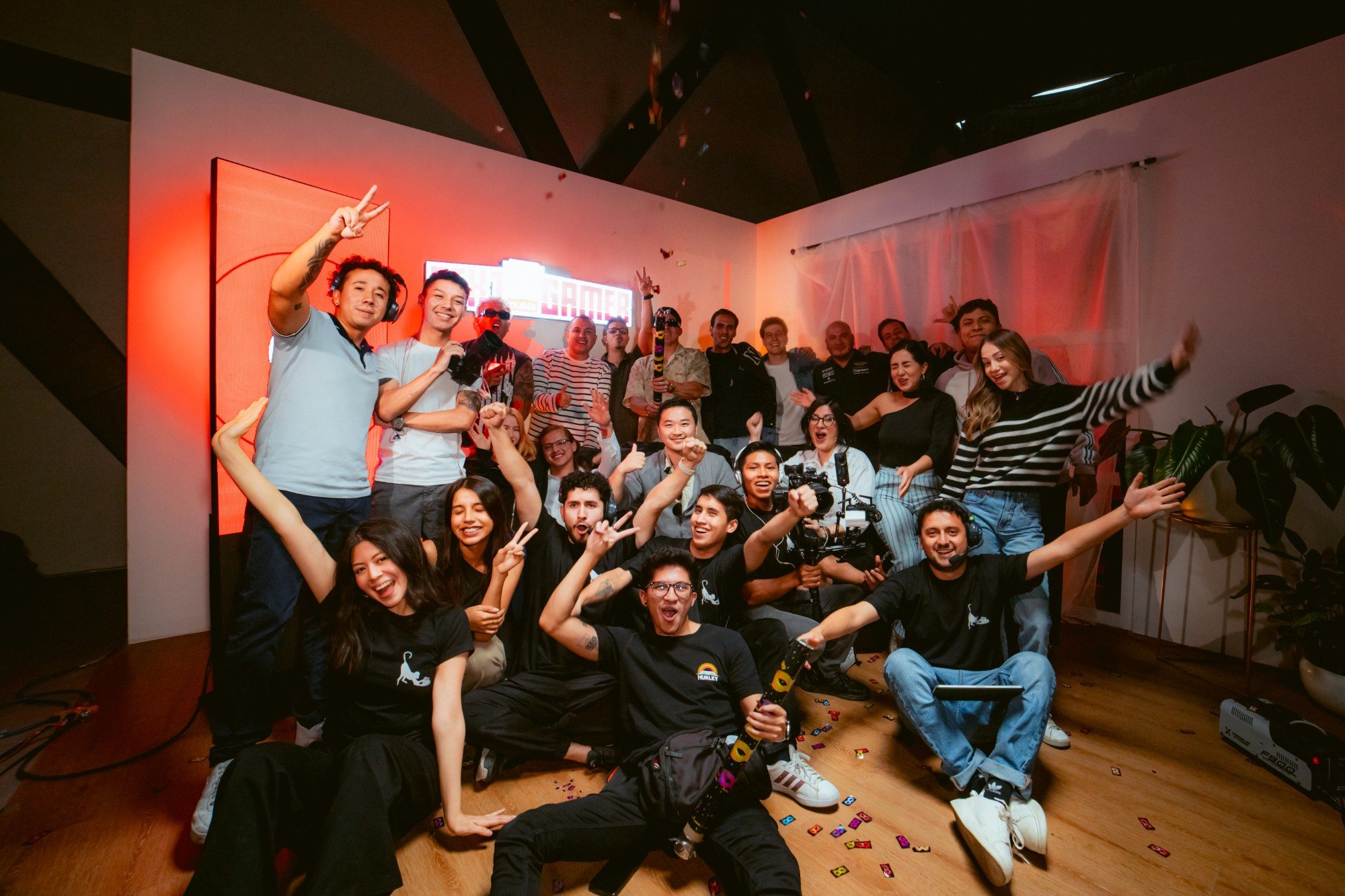 El equipo de La Monada Films celebrando al final de un rodaje